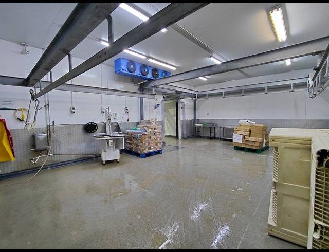 1,856M² WAREHOUSE FOR SALE IN CLAYVILLE